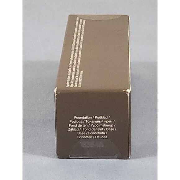 Becca Ultimate Coverage 24 Hour Foundation - Chestnut - Picture 10 of 11